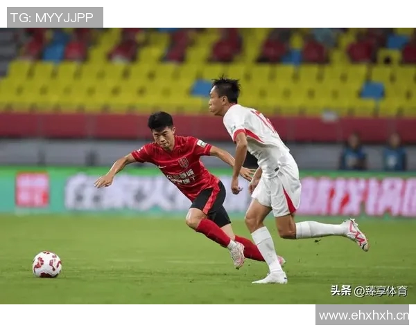 中超最新积分榜分析：争冠形势日益激烈 强队表现与弱队反弹探讨